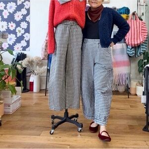 Chic Black and White Checkered Women's Cropped Jeans